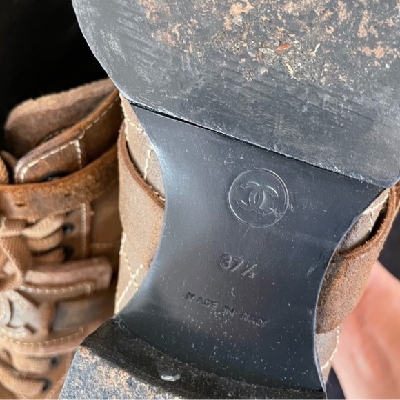 100% Authentic Chanel Brown Suede Combat Boots size 37.5 / 7 w/ BOX and dust bag - Picture 10 of 11